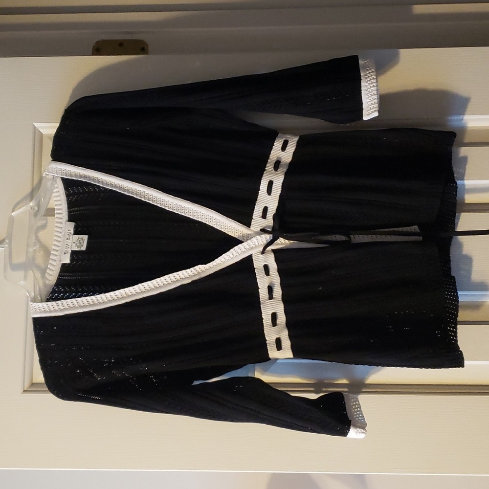EUC WHBM Black and White Sweater Size Small